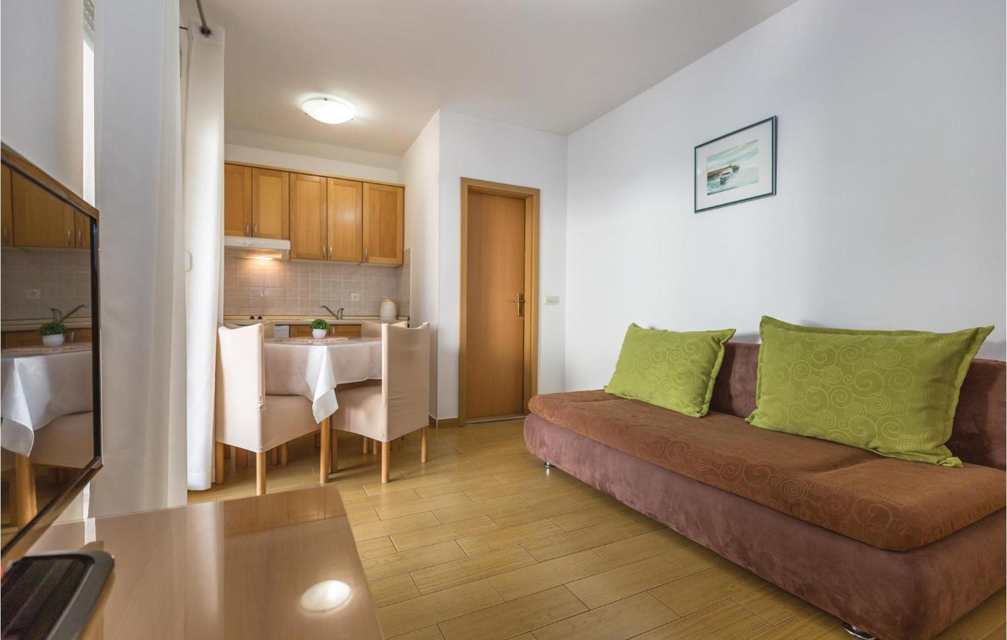 Stunning Apartment In Makarska With Wifi Ngoại thất bức ảnh