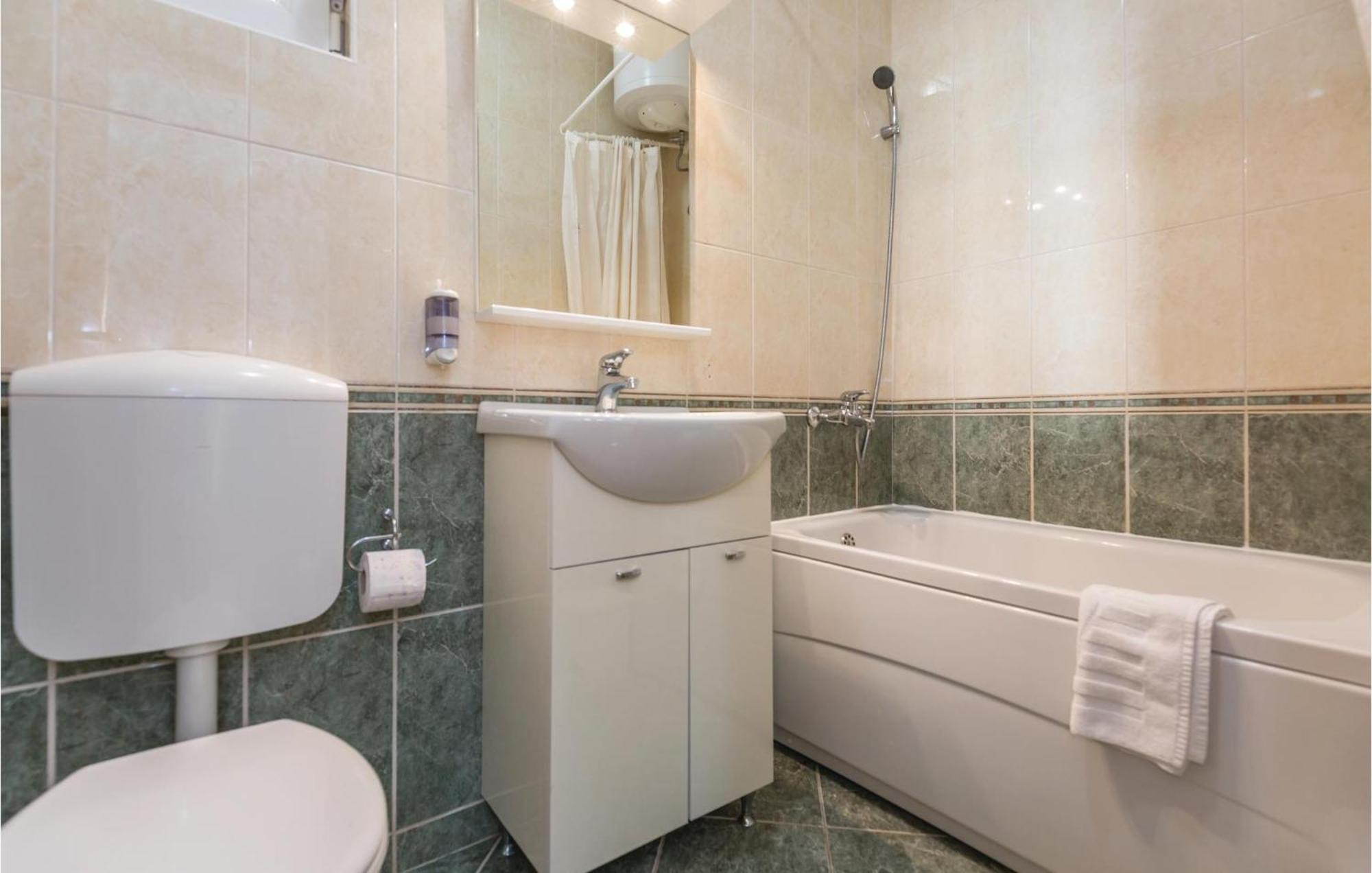 Stunning Apartment In Makarska With Wifi Ngoại thất bức ảnh